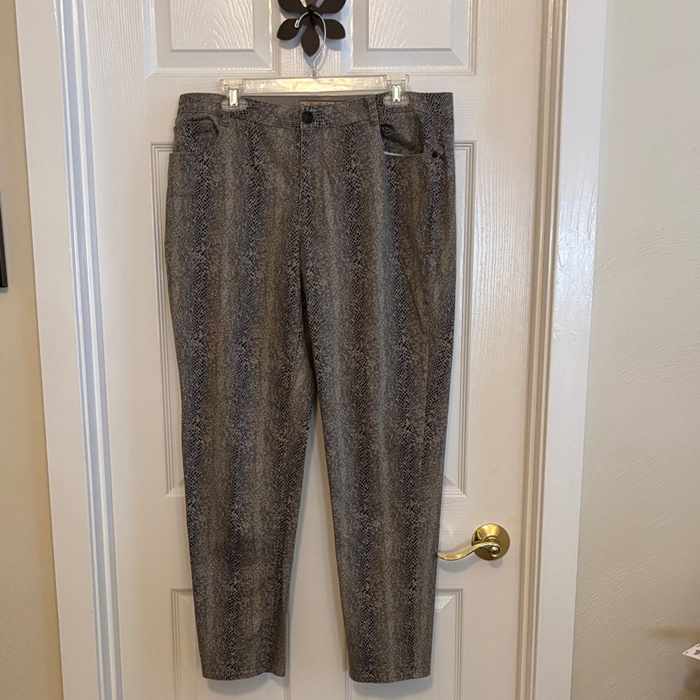 Vanilla Star Women’s Black and Gray 5-Pocket Straight Leg Jeans size 14 EUC